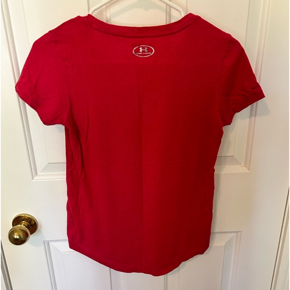 Under armour, t-shirts, used but still in good condition, size X-Small. - Picture 2 of 2